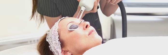 Jak wygląda zabieg z laserem frakcyjnym CO2? Jak wygląda zabieg z laserem frakcyjnym CO2?