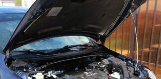 Ile pali Mitsubishi Carisma 1.8 GDI?