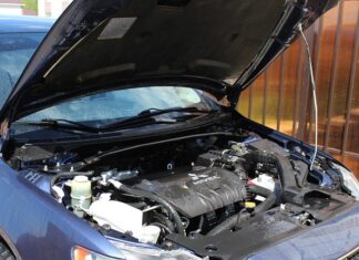 Ile pali Mitsubishi Carisma 1.8 GDI?