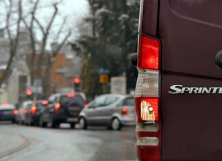 Jak wyjechać autem z salonu? Jak wyjechać autem z salonu?