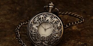 Z czym nosić srebrne buty?