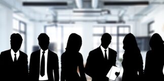 Jaki kolor spodni pasuje do czarnych butów?