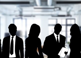 Jaki kolor spodni pasuje do czarnych butów?