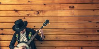 Co mają kowboje na szyi?