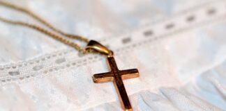 Jak powinno się nosić łańcuszek?