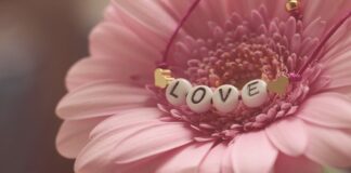 Jak samemu zrobić stojak na bransoletki?