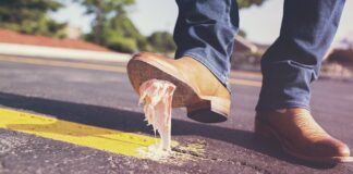 Jak wybielić gumę w trampkach?