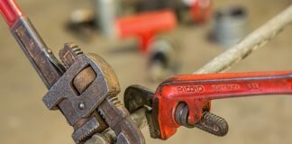 Jak zapiąć koszulę?